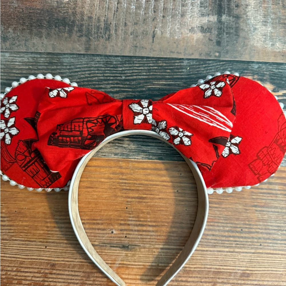 👏🏻 2/$10 
Handmade Minnie Mouse ears